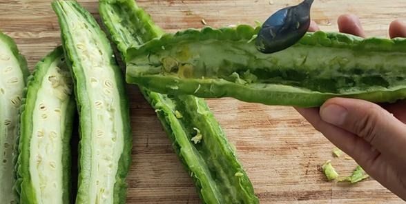 诀窍|苦瓜怎么做才好吃?只要掌握两个小诀窍,清脆爽口,一点都不苦