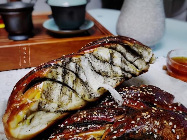 黑芝麻|想吃面包自己烤，低油低糖一次发酵，出炉面包蓬松柔软比买的健康