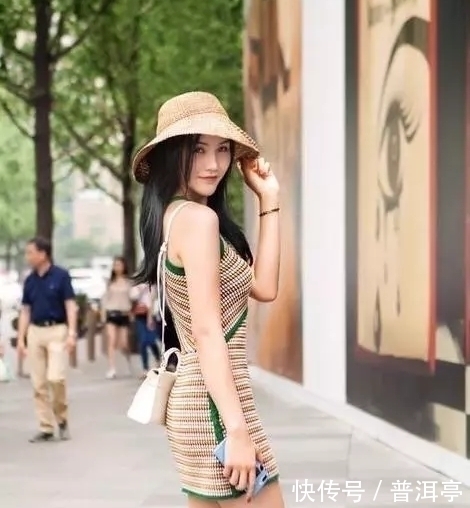 超短裙|街拍 图3小姐姐抹胸超短裙，长发披肩婉如美丽性感的公主