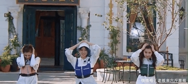 座位|程潇生理期坚持录跑男?遇高压水枪站座位上,看清姿势:是对节目最大的尊重