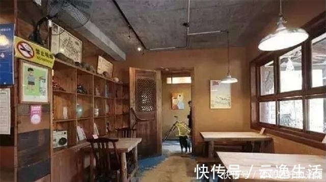 长方形|70后大叔用6年时间,建造400㎡院子,为追求原始房顶铺茅草