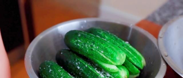 用黄瓜做道小酱菜,开胃下饭,酸脆爽口,配粥喝最棒