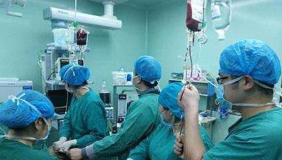 流产史|孕妈顺产4小时生下双胞胎,医生“多嘴”一句话,让丈夫执意离婚