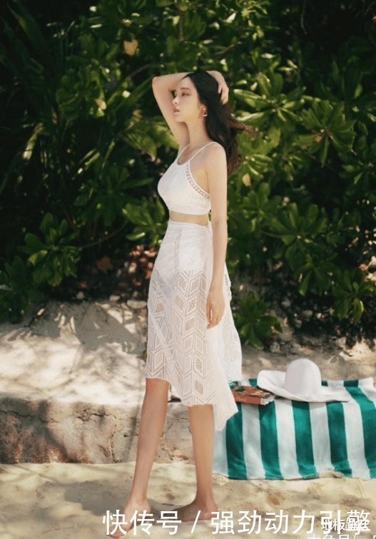 表妹为了“炫耀”她的新泳衣,天天都约我去海边玩