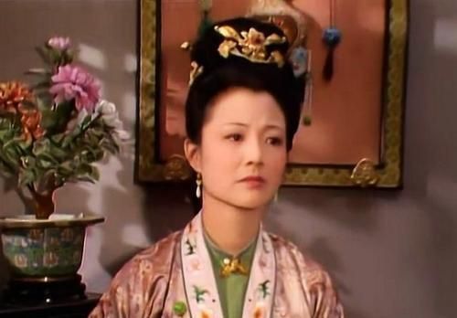 下跪|“大菩萨”李纨逼着丫头下跪服务?贾府的规矩太严苛!