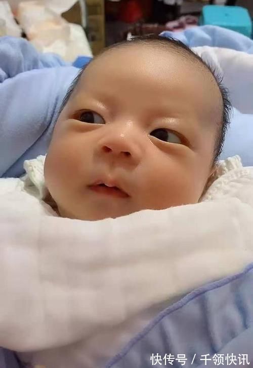 多天真|宝妈与宝宝“互相伤害”,比谁能熬夜,宝宝横眉冷对的样子萌翻了