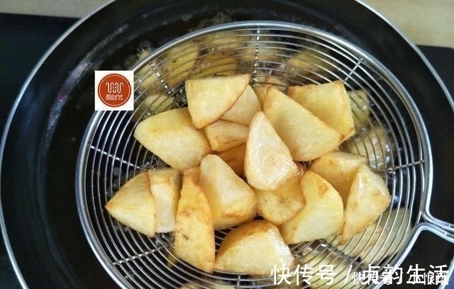 小面姨|土豆新吃法，这么做简单又美味，比肉都好吃，做一盘，上桌就光盘