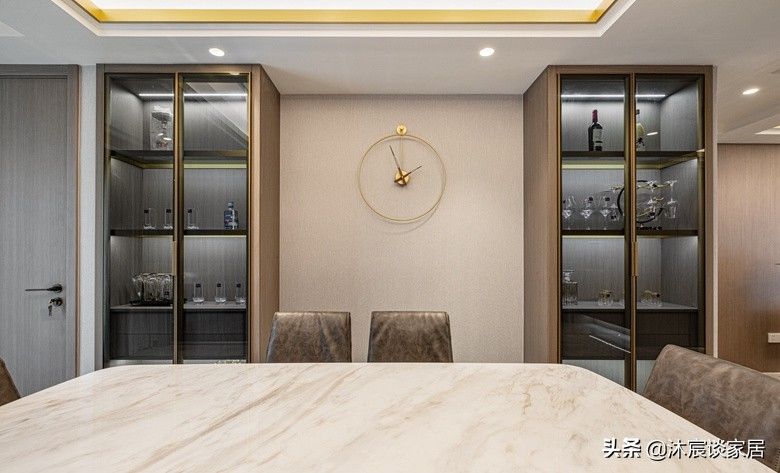 高级大气|若再装修，我就选现代轻奢风，灰色瓷砖通铺在室内，真是高级大气