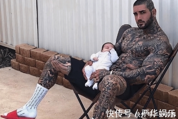 肌肉|195厘米的肌肉纹身男，看起来很凶，其实是带娃奶爸