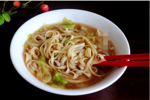 从小到大|天越冷,越喜欢煮这碗面,简单鲜美,从小到大30多年没吃够