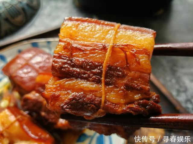 肉类|东坡肉怎么做？别用清水炖，正确做法5勺料汁焖一焖