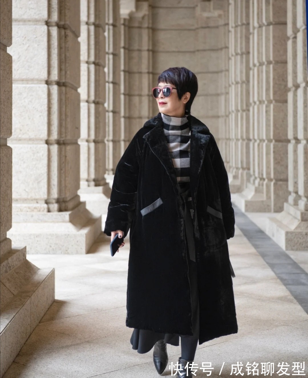 穿搭|既然已经老去,更要穿得高级,学学这几位阿姨的穿搭,时髦又减龄