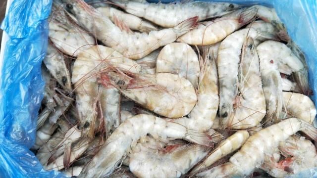 过年买虾，只看弯不弯就错了，记住这“4点”，都能买到新鲜大虾