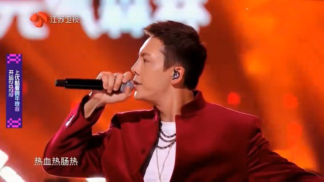 6台跨年名场面：主持人翻车、唱歌跑调，周深邓丽君跨时空同台