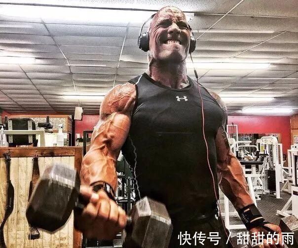 饮食|作死小伙挑战巨石强森5000卡饮食,结果吃到吐了