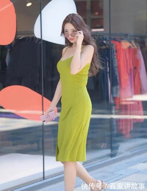 穿搭 时尚减龄风穿搭,选一件牛油果绿吊带裙,大方知性显气质!