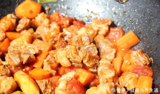 炖牛肉又硬又柴咬不动学会这5个技巧，牛肉软嫩多汁还入味