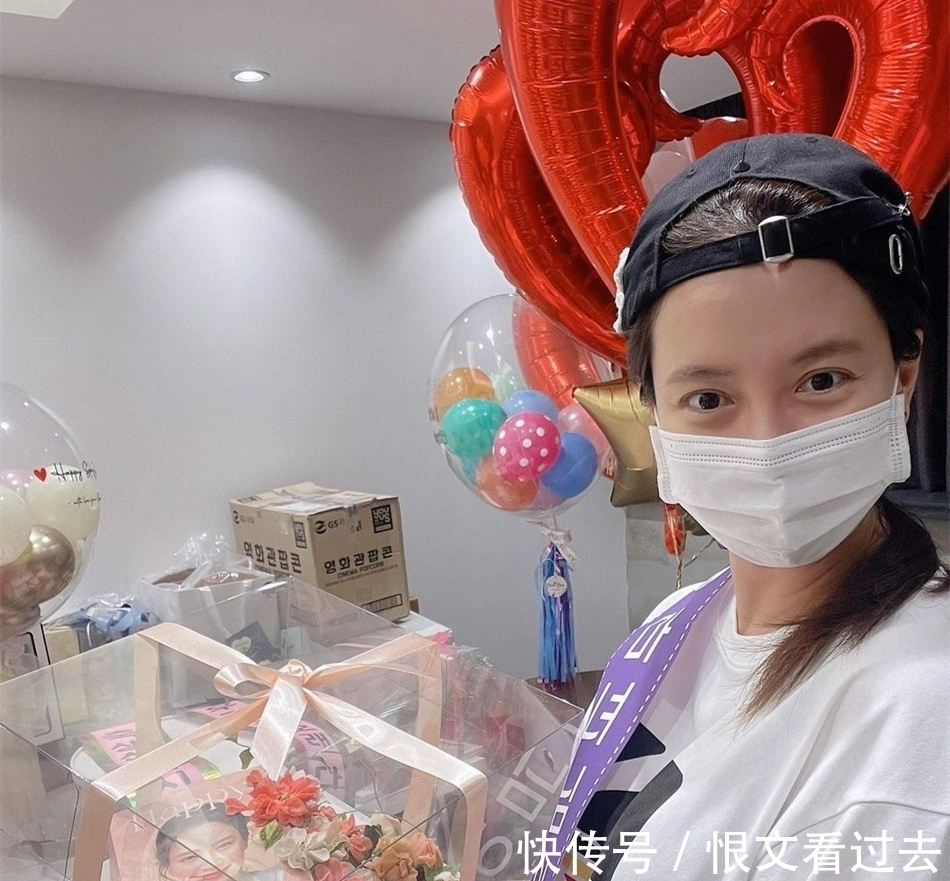 生日礼物|宋智孝40岁生日礼物堆成山,皮肤白皙让人羡慕,什么时候才结婚?