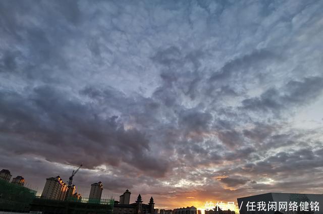 小诗《祥云滚滚日边来》