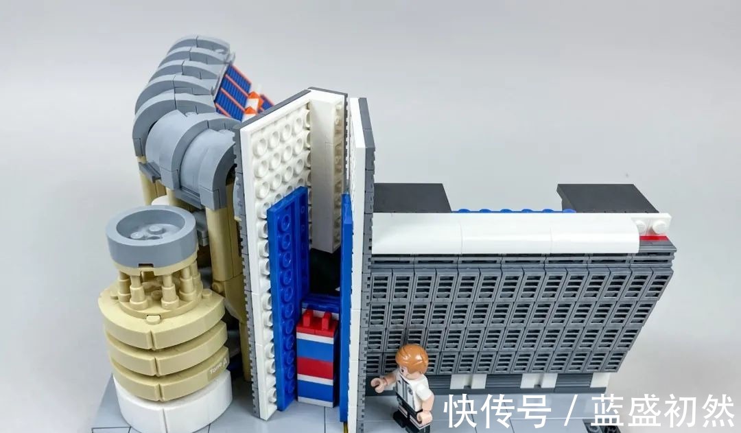 足球场|乐高10299皇家马德里足球场——圣地亚哥·伯纳乌球场开箱评测!