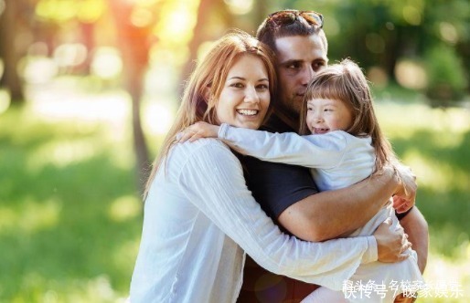 孩子|好的家庭,从不把孩子放第一位,因为优秀家长明白3件事
