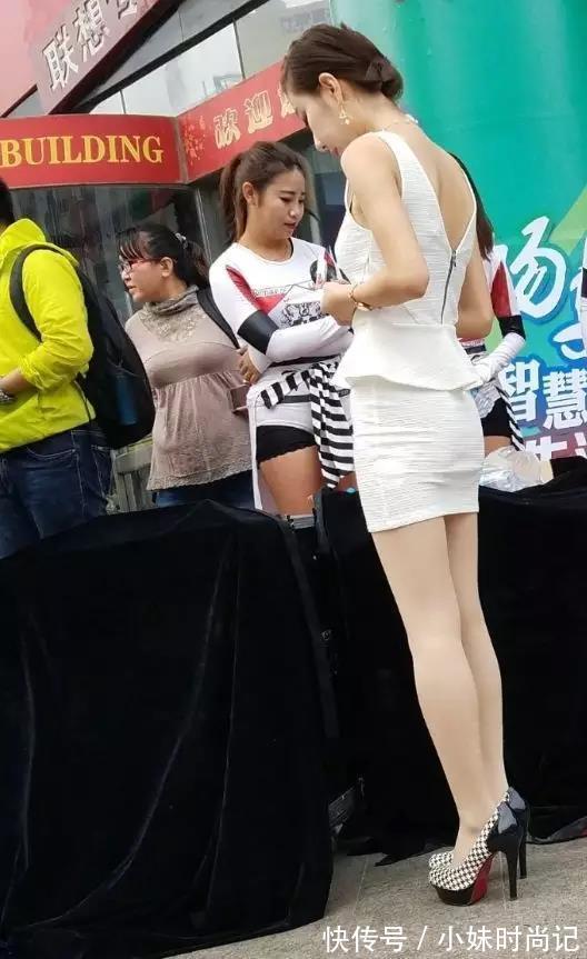 路人 街拍路人,简便随性的时尚穿搭参考,让你气质更加出众