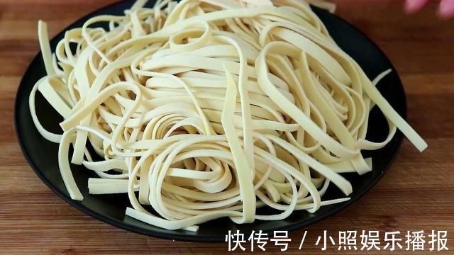 碱面|我家豆腐皮从不炒着吃，这样做更营养，我家一周做5次，真解馋