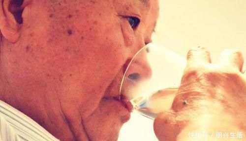 男人过了60岁,若能轻松完成这些事,或许算是长寿体质,值得恭喜