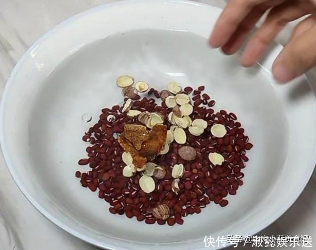 女人再忙也要好好爱自己,一周喝两回这汤,脸色红润又漂亮