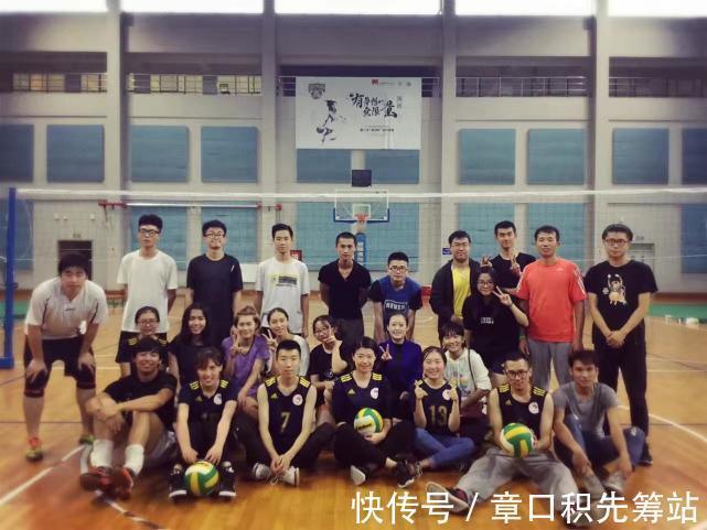 你好,火焰藍|因《聲入人心》成名,第一部戲和龔俊合作,他還參演了楊紫新劇