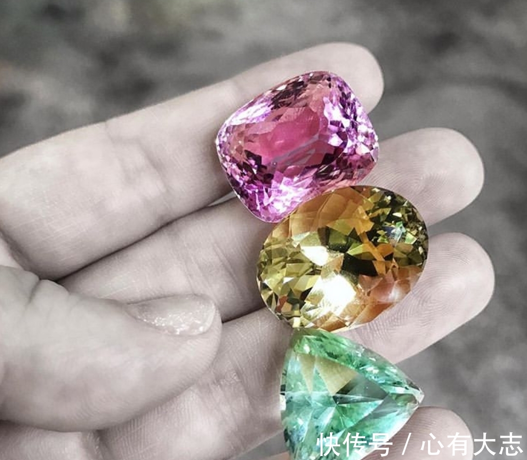 蓝绿色|它的紫色恰似伊丽莎白泰勒的眼睛,它就是传说中的暗夜珠宝明星