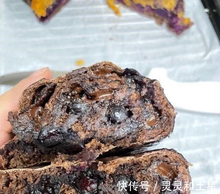 蓝莓黑巧欧包!