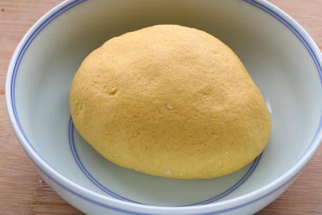  玉米面新吃法，不加一滴油，比发糕好吃，比面包简单，一吃就上瘾