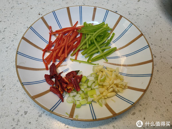 凉拌土豆丝|做凉拌土豆丝,别直接下锅焯水,多加一步,土豆丝脆爽入味不发黑