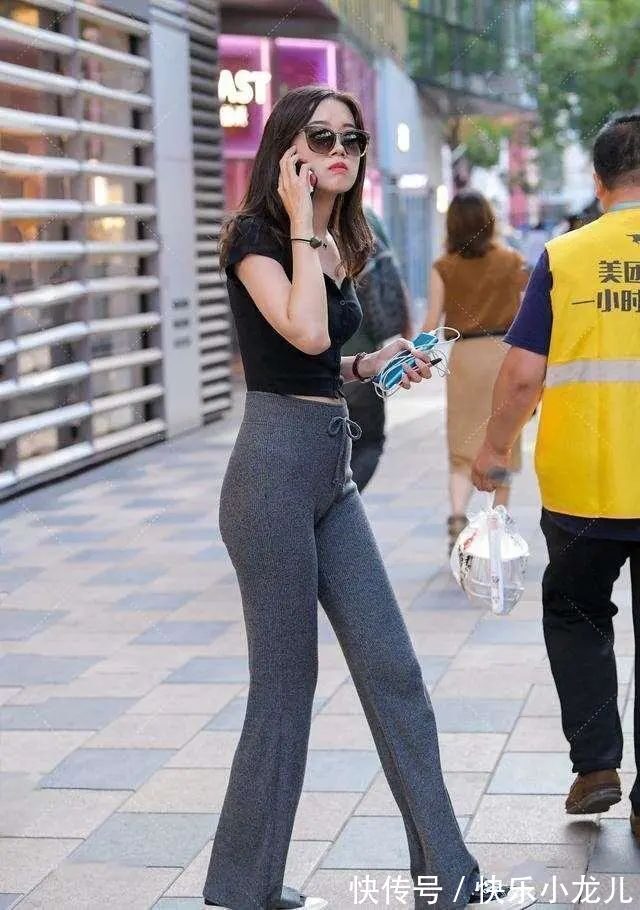 小格格 黑色短袖搭配灰色打底裤,时尚高雅,提升整体的颜值