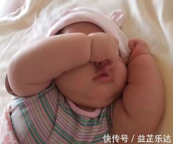 婴幼儿|宝宝睡觉时,如果有这五个举动,说明大脑发育的更好,会更聪明
