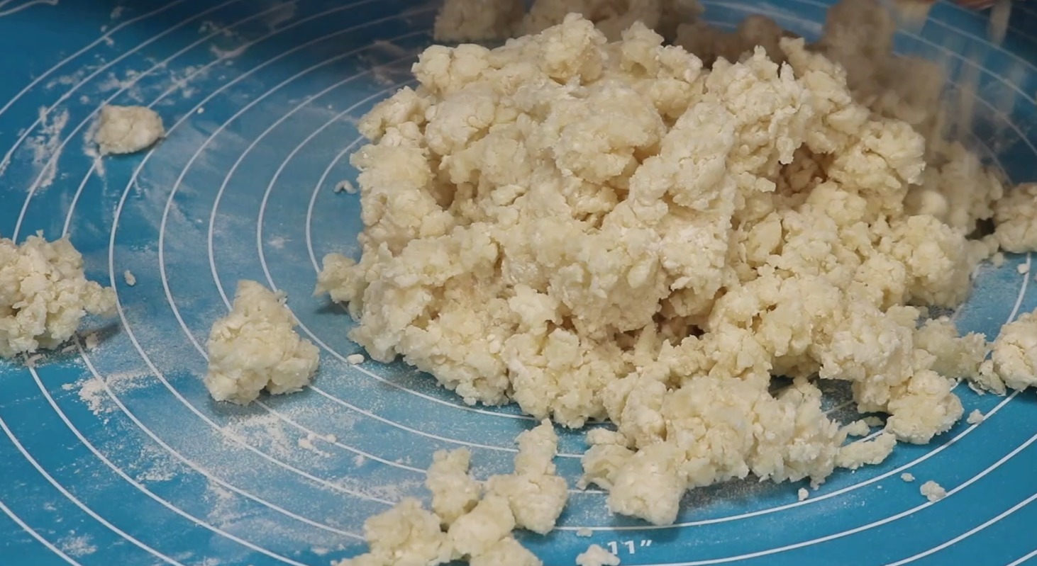 一碗面粉倒进开水锅中,瞬间变美味,这做法头一回见,真解馋