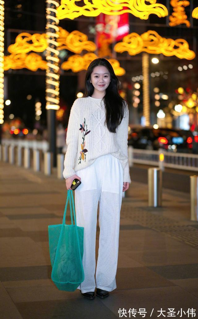 宽松裤|宽松裤舒适又好穿,合适的鞋子搭配更惊艳,简单穿出女神范