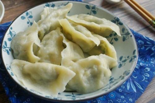 韭菜鸡蛋馅饺子|调韭菜鸡蛋馅,放调料有讲究,牢记“3放2不放”,韭菜鲜香味足