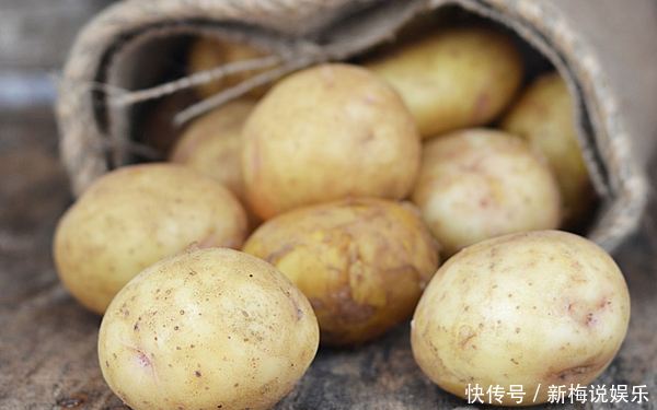 土豆最好不要和它搭配着吃，容易使面部长斑，还有中毒的可能