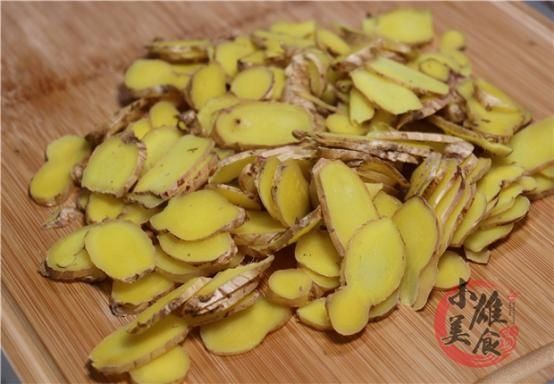 奶奶|生姜放锅里蒸一蒸，作用拿钱都买不到，奶奶偷偷教的妙招，真实用