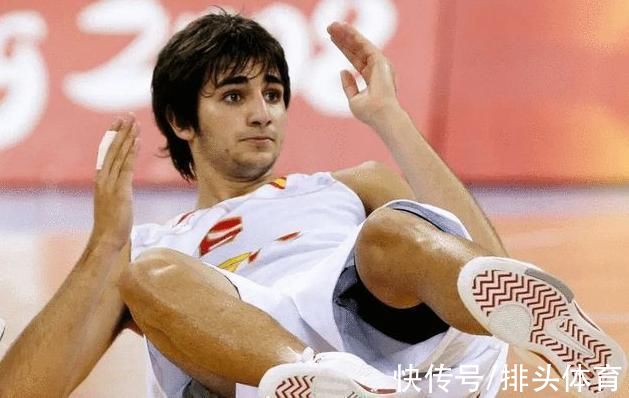 美女|31歲昔日金童爆發(fā)，娶極品美女后變強！滿臉絡(luò)腮胡，青春走遠了