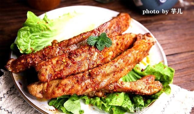 想吃烤串不用去烧烤摊,自己在家做,外焦里嫩,干净卫生,真解馋