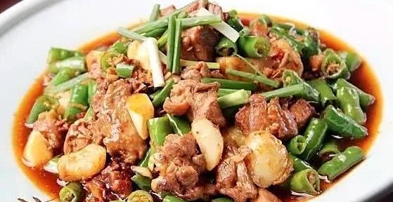 让人忍不住大口吃的下饭菜，越嚼越香，拌饭拌面任性吃，超过瘾！