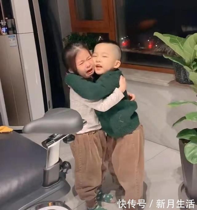 暖心|妹妹被妈妈教训,哥哥实力“护妹”,网友:有一个暖心的哥哥真好