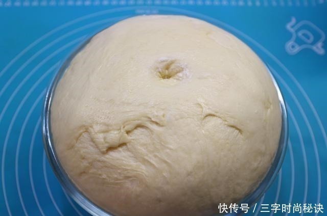 做面包，我喜欢这个方子，又香又软，放3天不硬，大人小孩都喜欢