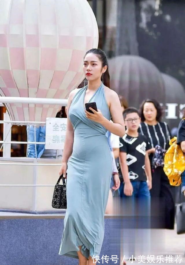 蕾丝 清新洒脱的连衣裙穿搭尽显自然的洒脱,有型有款的身姿,搭配舒适