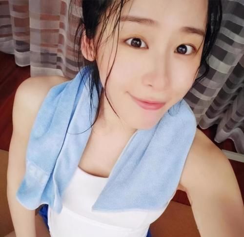 恢复|怀孕8个月，马甲线清晰可见，分娩后身体立即恢复，却被网友骂惨