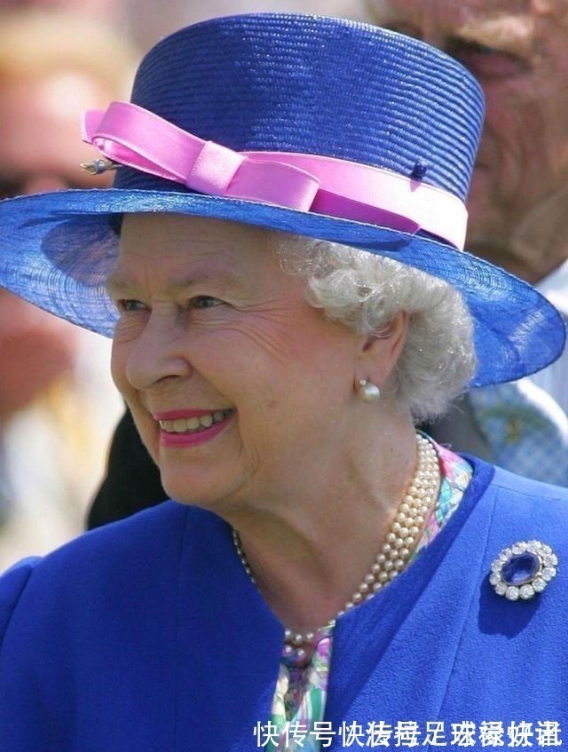 新西兰 奢华的英国皇室胸针,是女王的最爱,款式简单却搭配出优雅贵气感