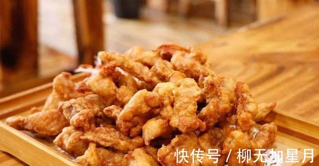 在家炸酥肉,面糊只用水调就错了,教你饭店做法,外酥里嫩不脱糊!